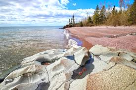 This rock at tettegouche state park in mn used to be part of an arch connected to shore. Tettegouche State Park Parks Trails Council Of Minnesota