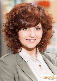Er gehörte zeitweilig zu den beliebtesten frisuren und ist für jeden haartyp geeignet. Frisuren Bilder Stufiger Lockenbob Frisuren Haare