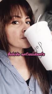 La chia es rica en omega 3, aporta fibra, calcio, da energia y es ant...