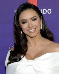 Aida Saravia's Instagram, Twitter & Facebook