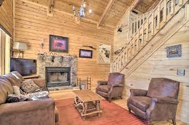 Relax and enjoy yourself in this friendly picturesque town embraced by the spectacular foothills of pikes peak. Log Cabin With Mountain Views About 30mi To Pikes Peak Florissant Aktualisierte Preise Fur 2021
