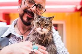 Here I am with Velouria who lived to the super senior age of 26! 😻 She is  just one of many seniors who have shared a life with me and I can