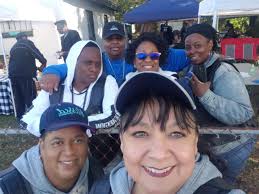 stop checking your messenger, no one miss you.