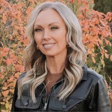 Kara Roper's Instagram, Twitter & Facebook