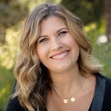 Laura Wanamaker's Instagram, Twitter & Facebook