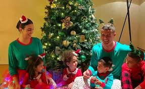 Welcome to the official facebook page of cristiano ronaldo. Cristiano Ronaldo Records In Family Photo Christmas 2020 Madeira Island News Blog