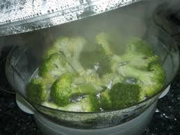 Poner el brocoli a trozos en el recipiente varoma. Brocoli Al Vapor Alimentos Brocoli Al Vapor Como Cocinar