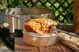 Krustenbraten Vom Drehspiess Mit Der Rotisserie Zum Saftigen Schweinebraten Rezept Krustenbraten Braten Drehspiess
