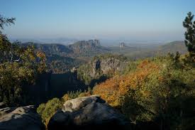 Die festung königstein ist eine der größten bergfestungen europas europa und thront in imposanter lage über dem ort königstein. Datei Schrammsteine Vom Carolafelsen Jpg Wikipedia