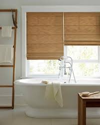 Badvorhang Tipps Und Wie Man Die Wahl Fur Das Fenster Trifft Badezimmer Ohne Fenster Bad Vorhang