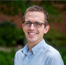 Variational quantum algorithm for quantum matter using Trotterized  entanglement renormalization