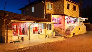 Projenin ilk etabında 156 adet dairenin yer alldığı proje yaklaşık 3 bin adet daireden meydana gelmesi planlanıyor. Hic Tahmin Edemeyeceginiz Gercekleriyle Genelevler Hakkinda 14 Sasirtici Bilgi Onedio Com