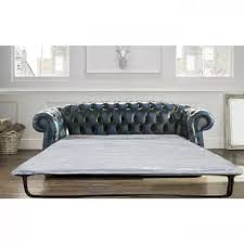Designed to be a response to the sofa industry's insistence on mass producing mundane, simplistic sofa beds, our chesterfield sofa bed is clearly a love affair with splendor and pomp. Chesterfield Cambridge Handmade 3 Seater Sofa Bed Chesterfield Sofas