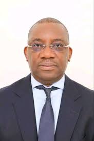 FOR THOSE WHO DONT KNOW. IN 2011, Andrew Kamanga introduced Politics to  Zambian Football when he formed a parallel league. If not for former  President Rupiah Bwezani Banda's quick intervention, that act