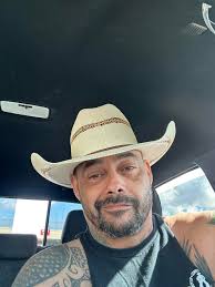 Heritage last weekend ' The Main Event' performed the tables we sat at were  not too far apart. I was with my own group and wore a polo short sleeve and  jeans