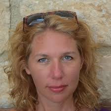 Theo, Tim, Kurkuma und ich: Feinfühlig erzählter Jugendroman über Verlust,  Trauer, Freundschaft, die erste Liebe und darüber, welche Rolle Kunst dabei  spielen kann : Kinstner, Margarita, Weiss, Michaela: Amazon.de: Bücher