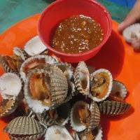 Setiap kali tibanya bulan ramadan, hidangan kerang bakar dan rebus bersama kuah kacang di daerah kerian menjadi pilihan bukan sahaja dalam kalangan penduduk tempatan, malah orang luar. Kerang Rebus Serba Kunci 2 Tips