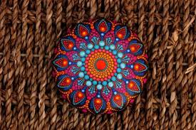 Mandala Peint A La Main Sur Bois De La Collection De Printemps Etsy Mandala Painting Mandala Rock Art Stone Art Painting