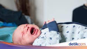 Hal ini sudah menjadi adat dan tradisi bagi masyarakat indonesia yang telah dilakukan turun temurun. Bikin Ortu Panik Tubuh Bayi Yang Tiba Tiba Membiru Normal Atau Tidak
