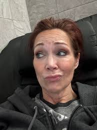 Kim Sager's Instagram, Twitter & Facebook