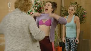 L'ambiance est excellente, la prod nous dorlote et on rigole tellement sur le tournage. Nos Chers Voisins Pluie De Guests Pour Nos Chers Voisins Au Ski Facebook