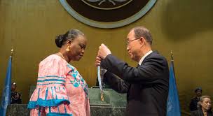 En 1994, le casque bleu sénégalais mbaye diagne s'est illustré par son courage au rwanda pendant le génocide. Feature Family Of Un Peacekeeper Who Saved Hundreds Of Lives In Rwanda Shares Memories Of Their Father Husband Un News