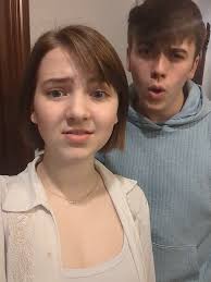 olivia gill (@skittlebarbie)