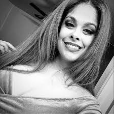 Miranda Bain's Instagram, Twitter & Facebook