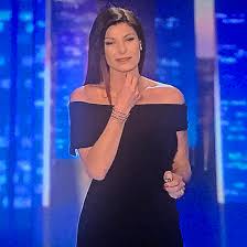 Ha ingiuriato la società ac milan che sarà un miracolo se riuscirà a coprire le fidejussioni in essere. Ilaria D Amico Sky Sport Pesavento Art Expressions Made In Italy Jewels