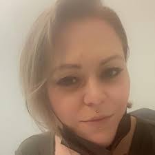 Shauna Lindstrom's Instagram, Twitter & Facebook