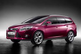 Ford focus sw 1,8 tdci 115 titanium (haut de gamme) avec de nombreuses options(ordinateur de bord,système audio sony, double verouiilage etc.) · un volume du coffre de 482 litres, modulable jusqu'à 1525 litres troisième élément de la famille focus, après les berlines 3 et 5 portes. Ford Focus 1 0i 125 Edition Break Auto Journal