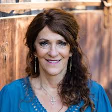 Lisa Boucher's Instagram, Twitter & Facebook