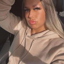 Rose Durkin's Instagram, Twitter & Facebook