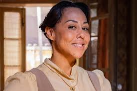 Camille Vitória arrasa no look e exibe estilo além da música