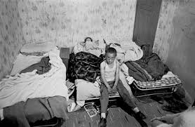 Dinas yng nglannau merswy, lloegr (cy); The People Behind The Pictures Shelter England