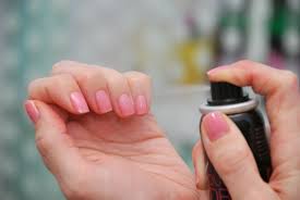 Die nägel trocknen schnell und der nagellack hält viel länger. Nagellack Schneller Trocknen Lassen Hausmittel Tipps Und Tricks