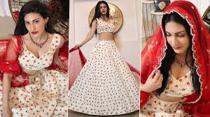 Amyra dastur is raising temperatures with he. Fashion News Amyra Dastur Is Straight Out Of A Bollywood Scene Flaunting A Red And White Lehenga Latestly