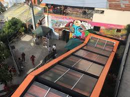 Medellín es una ciudad muy interesante con una vibra especial. Lo Que Debes Saber Antes De Visitar La Comuna 13 En Medellin