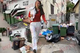 Clotilde armand a fost audiată la poliția sectorului 1 în calitate de persoană vătămată. Afacerile Controversate Ale Primarului Clotilde Armand Noua FirmÄƒ De Salubritate LegÄƒturi Cu Mafia ItalianÄƒ Evenimentul Zilei