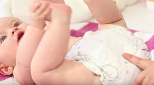 Nach drei bis zehn tagen fällt die nabelschnur von selbst ab.) reste der vene und arterien aus der nabelschnur bleiben uns auch nach der geburt erhalten, wenn auch in anderer form. Nabelpflege Bei Neugeborenen Babyclub De