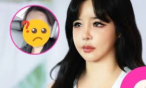 Park Bom tiếp tục gây tranh cãi với video chỉnh sửa khuôn mặt bất thường