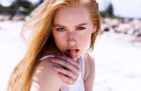 Sasha Davison's Instagram, Twitter & Facebook