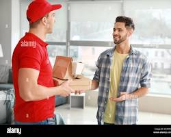 person receiving a food packageの画像