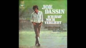 In der tasche habe ich gerade eine hand voll geldmit diesem kapital gehe ich nun mal in sonn´ und regen. Darauf Ein Glas Joe Dassin Lyrics Song Meanings Videos Full Albums Bios