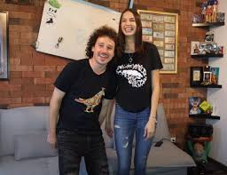 Luis arturo villar, mejor conocido como 'luisito comunica', de 29 años, le da vuelta a la página del. Luisito Comunica Es Blanco De Criticas Por Una Foto Con Su Novia Dicomania
