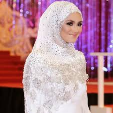 Rizman ruzaini nampaknya telah mereka gaun yang menyerlahkan lagi personaliti bella. Rizman Ruzaini Rtw Azyyati Liah