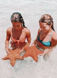 Image discovered by maarit hopponen. Pinterest Nonaxlili Summer Friends Friend Photoshoot Cute Friend Pictures