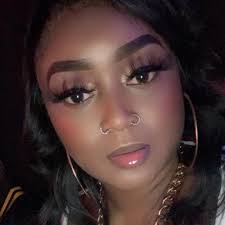 Ariel Porter's Instagram, Twitter & Facebook