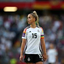 Giulia Ronja Gwinn im Star-Porträt: DFB, Freund und Gehalt