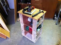 Fabrication D Une Servante De Finition Projet En Palette Palette Bois Construire Une Table Projets En Bois De Palette